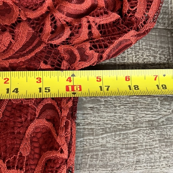 Cold shoulder top‎ - Picture 4 of 7